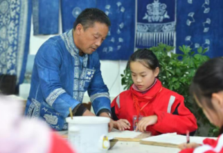 黄平县上枫香村：中国最大革家寨3人喜获州级非遗传承人荣誉称号