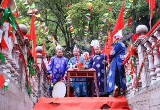 几百年都难见一次，贵州这个国家级传统村落举行牵牛拉马祭桥仪式