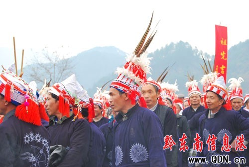 枫香寨“哈戎”节神秘的亻革家风情（组图） 亻革家头条 第6张