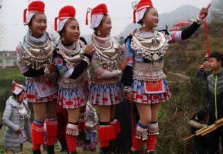 【聚焦】古老神秘革家“踩亲节” 踩出美好幸福生活来