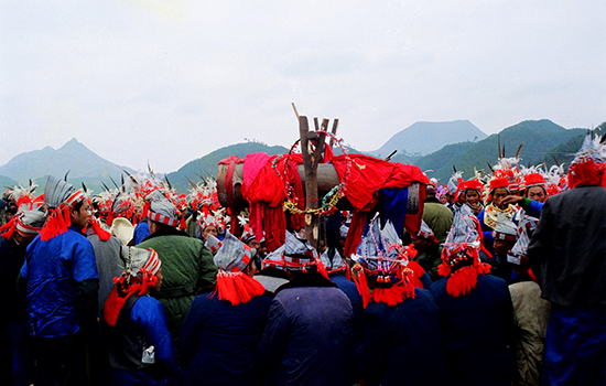 5“哈冲节”祭祖.jpg