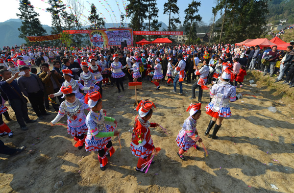 黄平枫香革家寨 欢乐“踩亲节”迎新春 亻革家头条 第5张