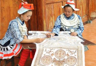 黄平亻革 家蜡染的历史沿袭与特色