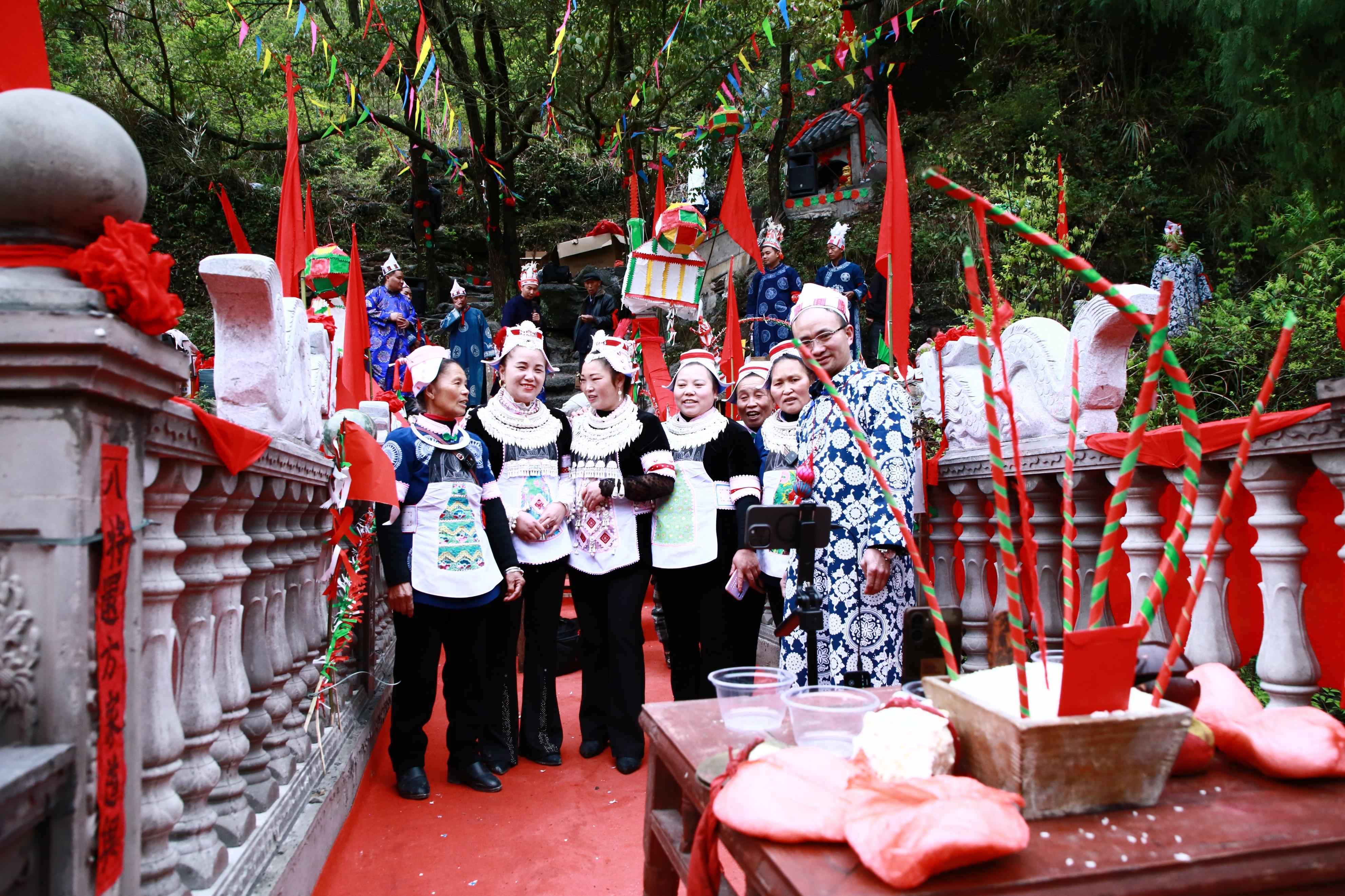 几百年都难见一次，贵州这个国家级传统村落举行牵牛拉马祭桥仪式 亻革家头条 第7张