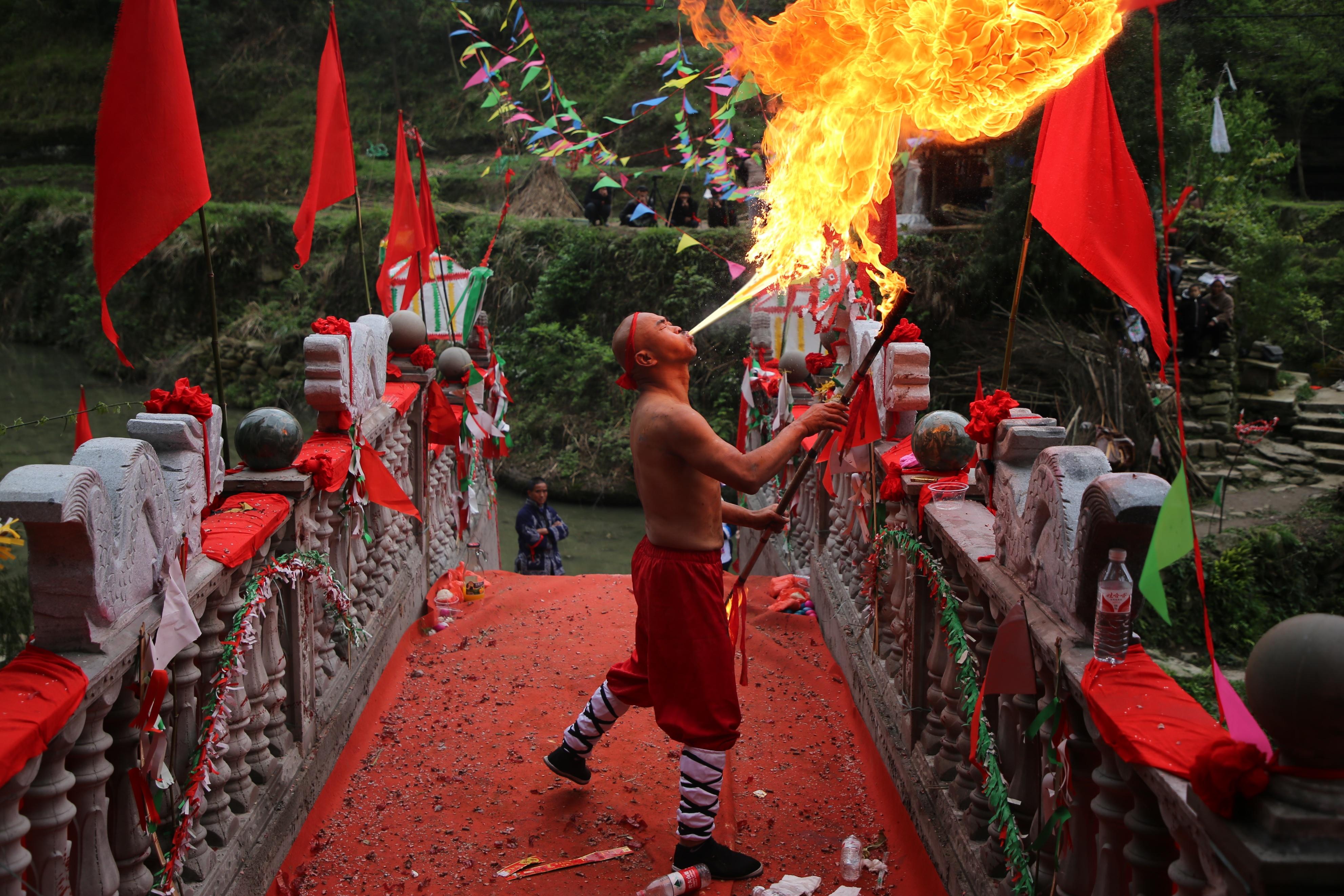 几百年都难见一次，贵州这个国家级传统村落举行牵牛拉马祭桥仪式 亻革家头条 第17张
