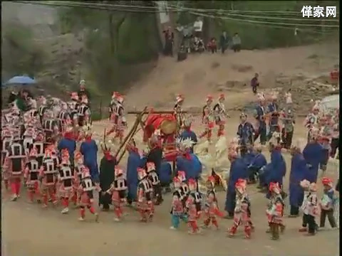 CCTV-10《探索·发现》栏目《寻找羿的后人》记录2012年亻革家人的社会生活