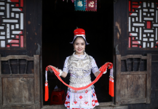 传承人 ——亻革家女孩吴登梅：身穿铠甲，点燃传承之火