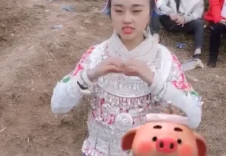 亻革家的美女超可爱！