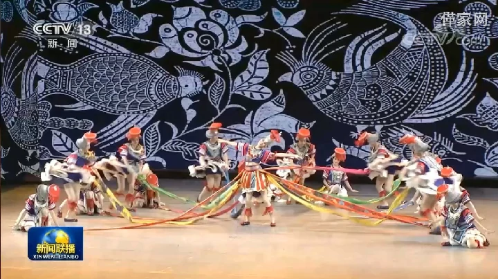 2021年9月26晚新闻联播，第六届少数民族文艺会演，播放亻革家舞蹈，内容张冠李戴