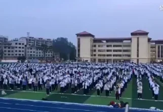 黄平民族中学唱起了亻革歌