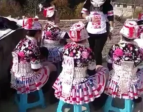 亻革家的衣服真好看