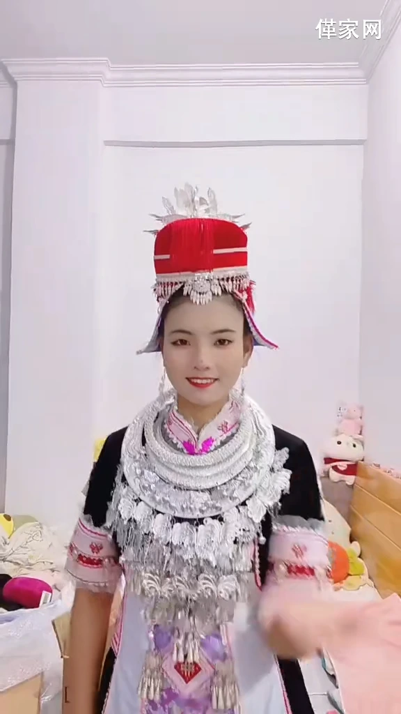 亻革家姑娘申请出战 赵露思复刻慢动作转手卡点 亻革家人 小酱丫 – 抖音