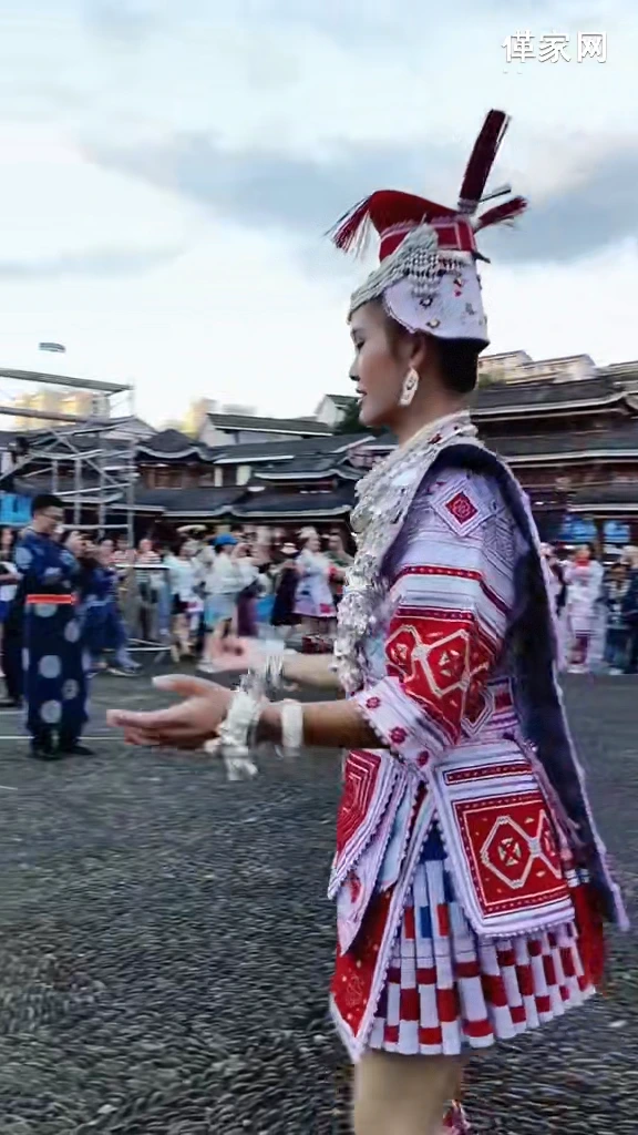 贵州村T，美丽龙场镇，革家芦笙风情#贵州村T #民族t台秀 #革家姑娘 #踩亲舞