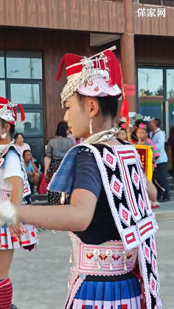 香炉山爬坡节 革家芦笙民族风穿搭…