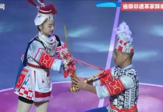 省级非遗革家踩亲舞 文化是一个民族的根与魂而革家踩亲舞正是传承千年的浪漫密码 以舞为媒以歌传情革家儿…