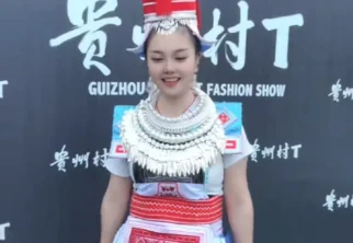 帽子一戴谁都不爱秀一波 少数民族服饰 要上热门 亻革家人…