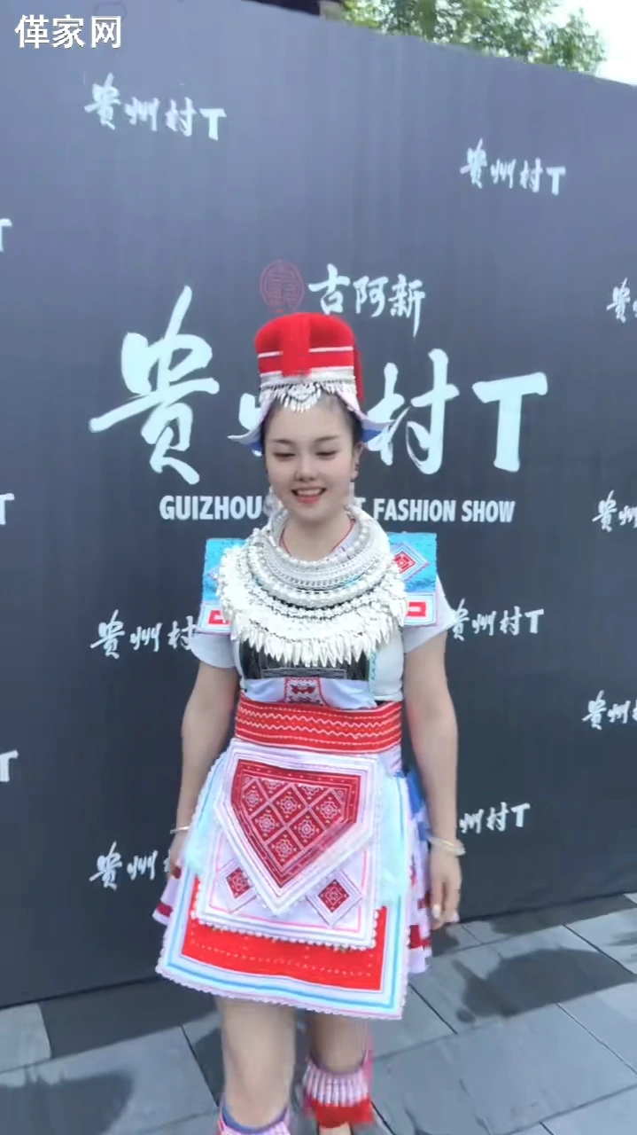 帽子一戴谁都不爱秀一波 少数民族服饰 要上热门 亻革家人…