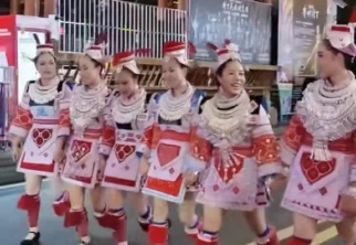 贵州村T革家风情生活秀服装秀贵州村T 革家服饰 独特文化…