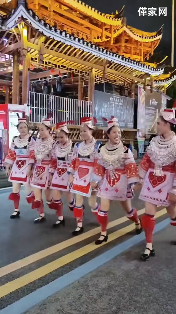 贵州村T革家风情生活秀服装秀贵州村T 革家服饰 独特文化…