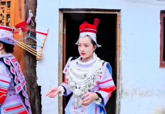 video_哎，原来你单身是因为不会踩女人的_0_3…