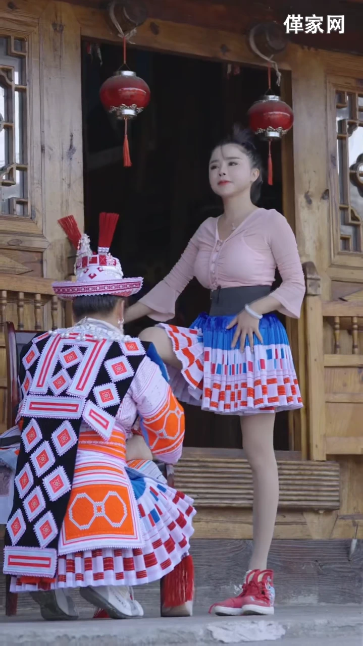 今天去小泡沫古寨做一次革家姑娘革家服饰 革家文化节…