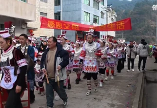 2026塘都村迎来了最动人的场景：800余名外嫁姑妈身着盛装回娘家…